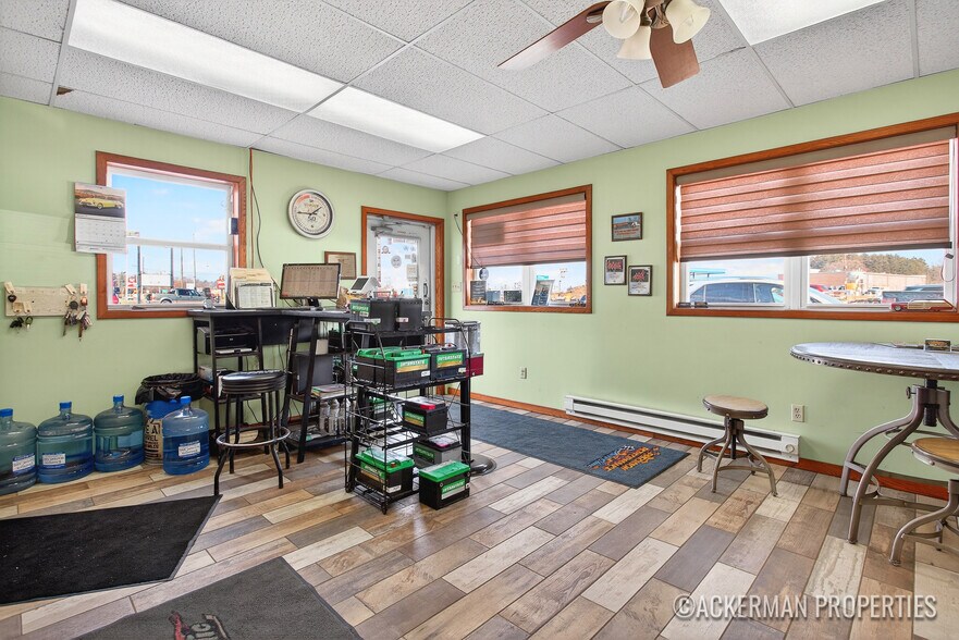 More Photos Of 8259 S Mason Dr, Newaygo Auto Repair For Sale