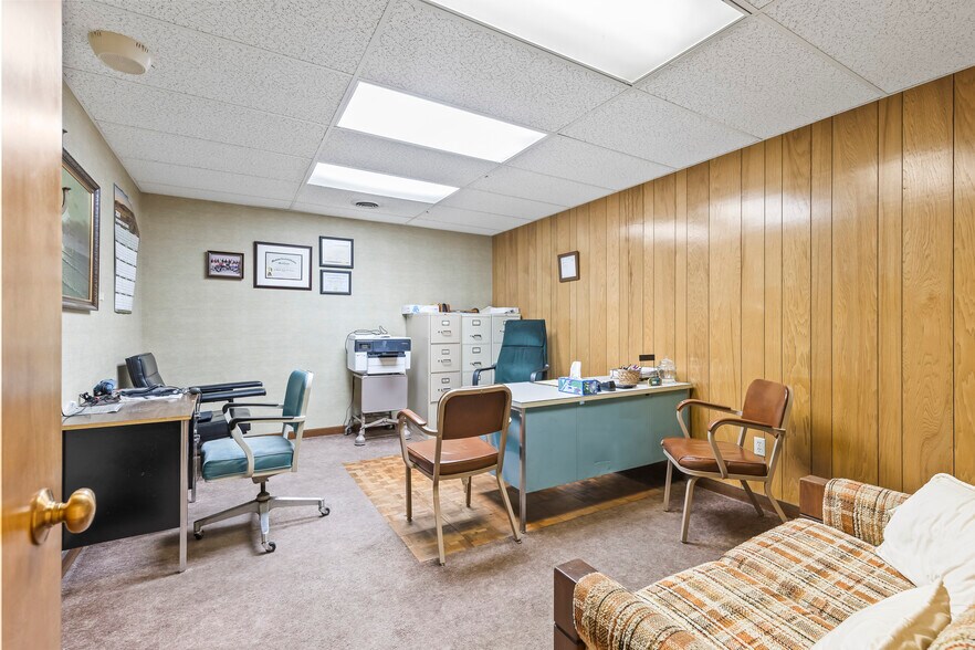 More Photos Of 411-413 N 2nd St, Yakima Office For Sale