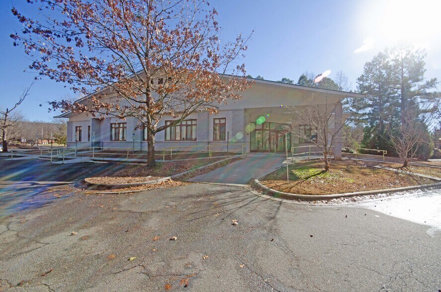 More Photos Of 1922 K M Wicker Memorial Dr, Sanford Medical For Lease