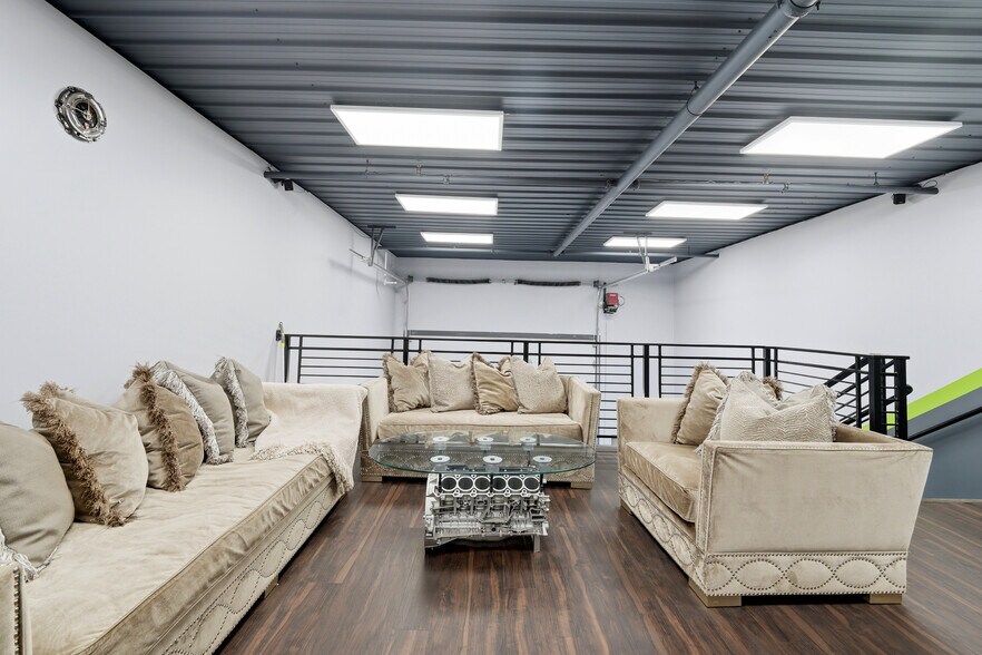 More Photos Of 2112 Ferry Rd, Naperville Warehouse For Sale