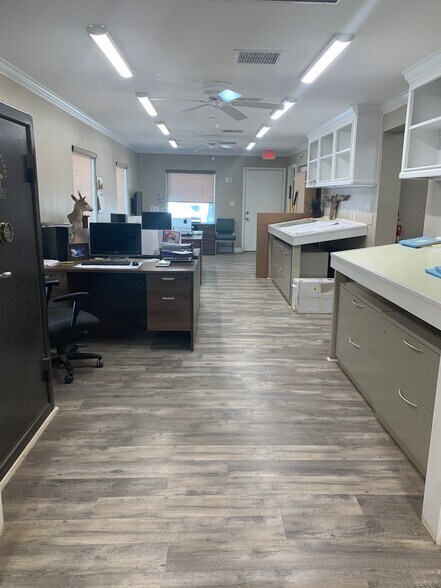 More Photos Of 12115 West Dr, Cypress Land For Lease