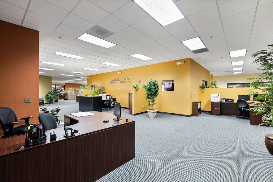 More Photos Of 550 S Paseo Dorotea, Palm Springs Medical For Sale