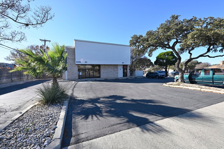 Primary Photo Of 8200 Windway Dr, Windcrest Medical For Lease