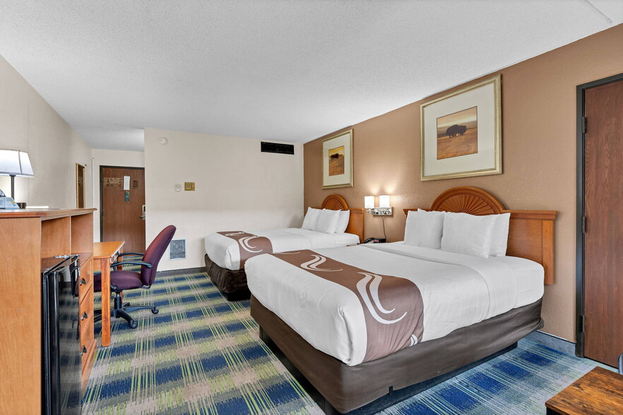 More Photos Of 3232 N Summit St, Arkansas City Hotel For Sale