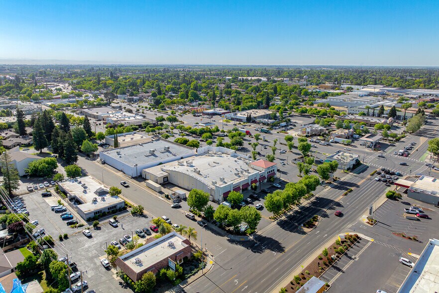 More Photos Of 865 Colusa Ave, Yuba City Department Store For Sale