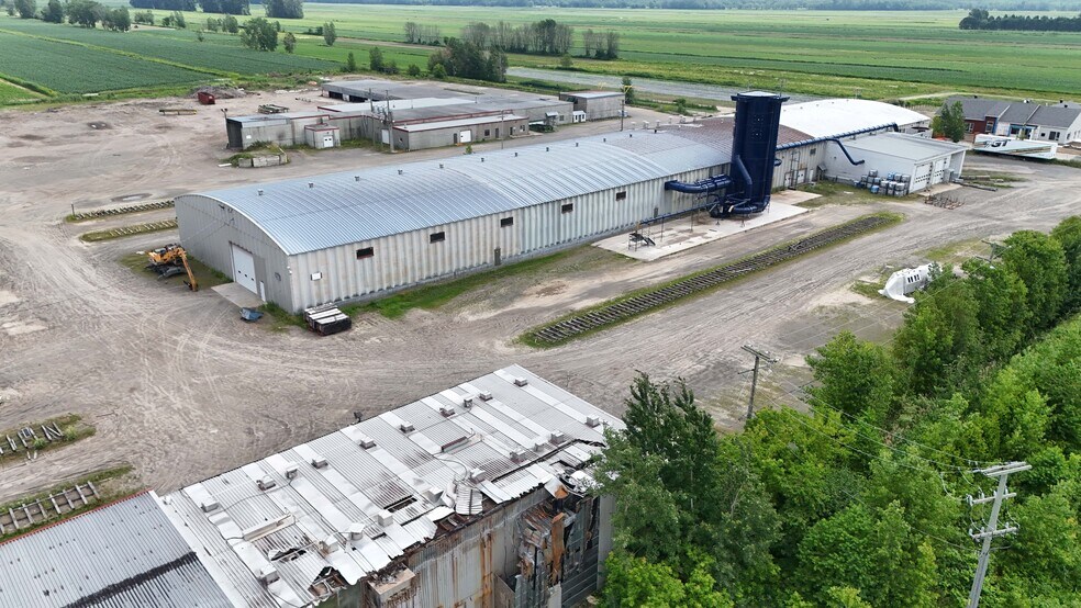 More Photos Of 50 Av 10E, Louiseville Industrial For Lease