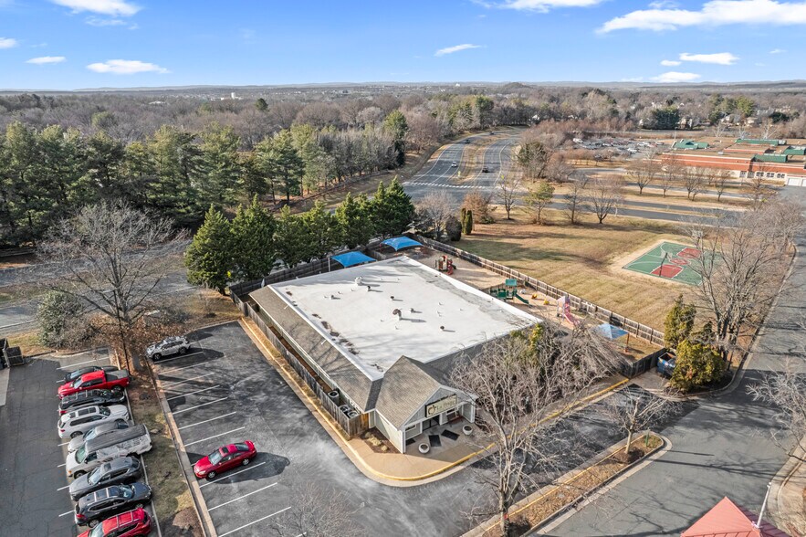 More Photos Of 211 Edds Ln, Sterling Schools For Lease