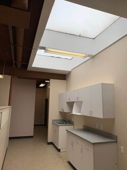 More Photos Of 10525 116 St NW, Edmonton Medical For Lease