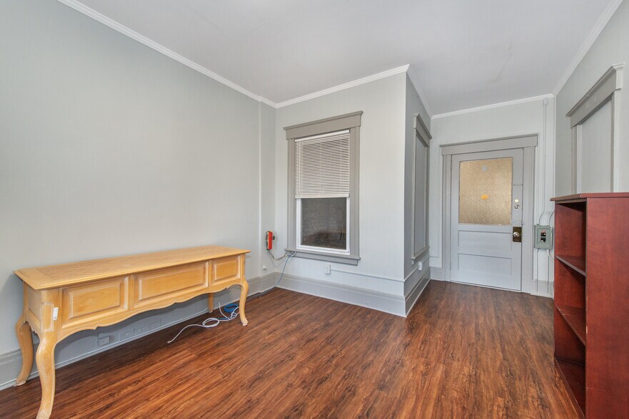 More Photos Of 84 Elm St, Westfield General Retail For Lease