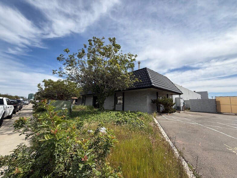 More Photos Of 7979-7989 Vickers St, San Diego Flex For Lease