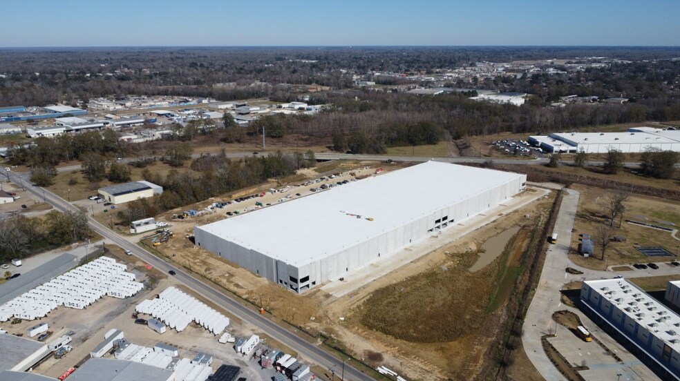 More Photos Of 8800 Tom Dr, Baton Rouge Distribution For Lease