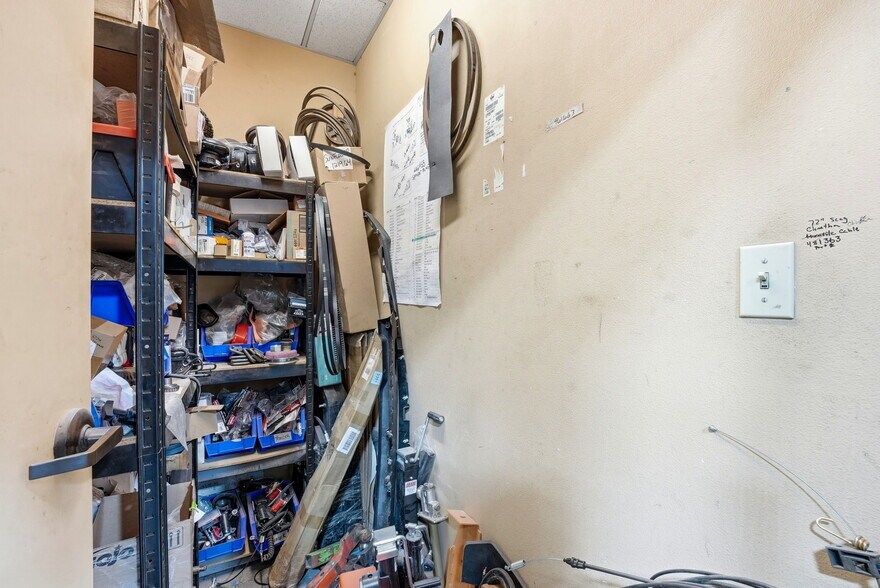 More Photos Of 1925 Aeroplaza Dr, Colorado Springs Warehouse For Lease