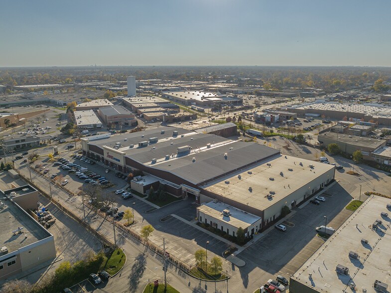 More Photos Of 3450-3464 W Touhy Ave, Skokie Warehouse For Lease
