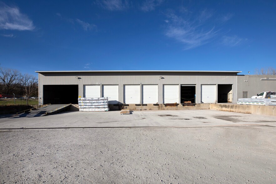 Primary Photo Of 2727 Roe Ln, Kansas City Manufacturing For Lease