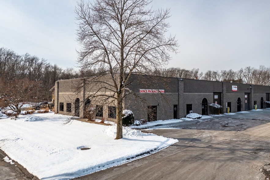 More Photos Of 34 Patria Rd, South Windsor Flex For Lease