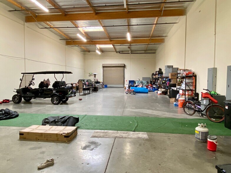 More Photos Of 28303-28319 W Industry Dr, Valencia Warehouse For Lease