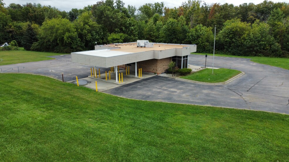 Primary Photo Of 11293 Torrey Rd, Fenton Storefront Retail Office For Sale