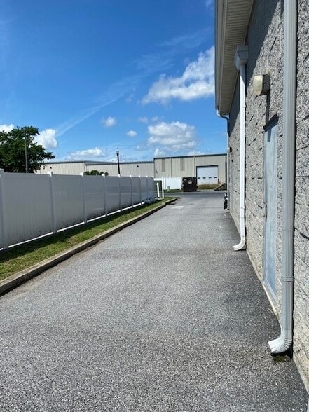 More Photos Of 19413 Jingle Shell Way, Lewes Storefront Retail Office For Lease