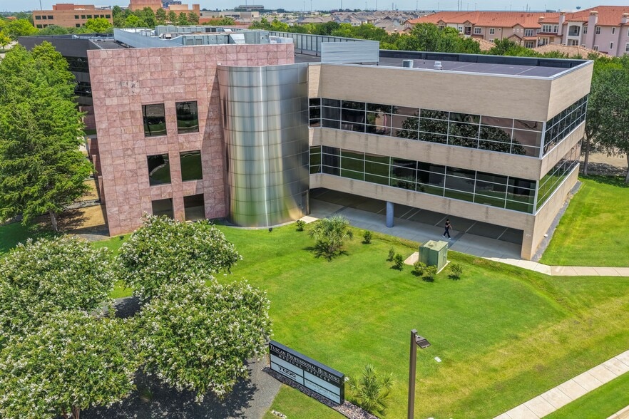 More Photos Of 701 Tuscan Dr, Irving Medical For Lease