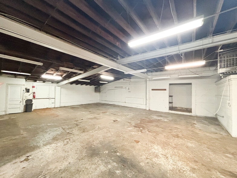 More Photos Of 1460 N Forest Ave, Springfield Auto Repair For Sale