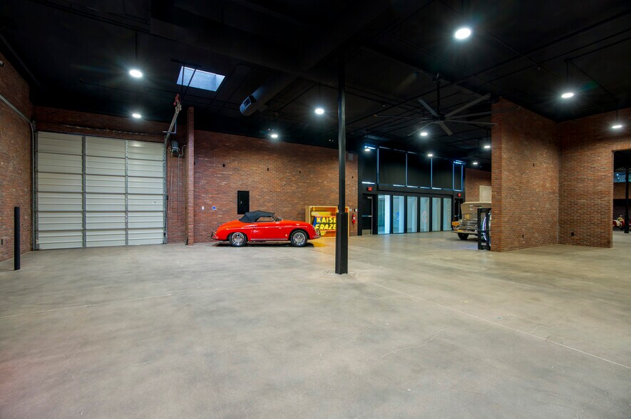 More Photos Of 7740 E Evans Rd, Scottsdale Showroom For Sale