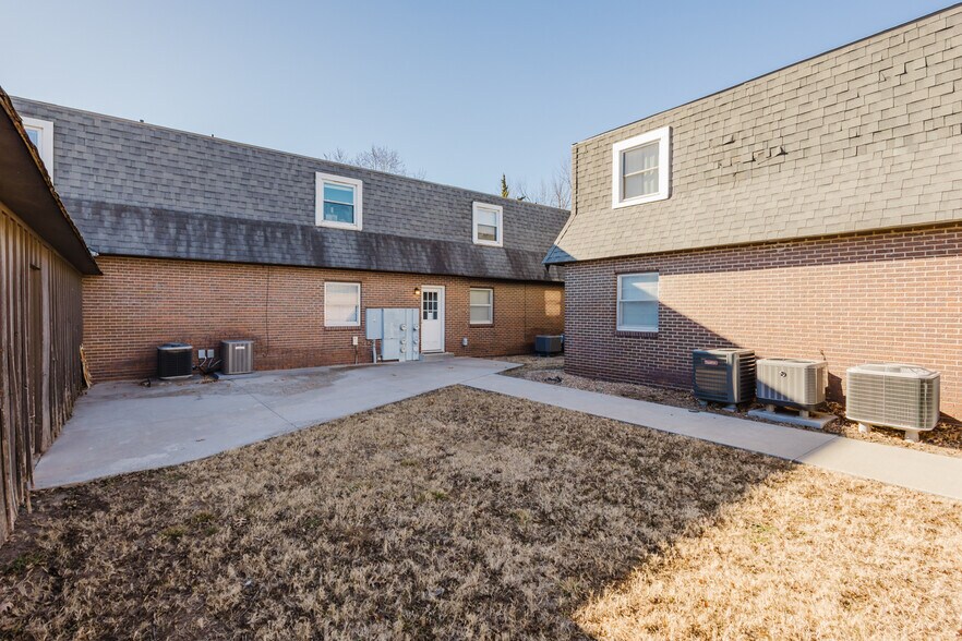 More Photos Of 3102 Sierra Pky, Hutchinson Apartments For Sale