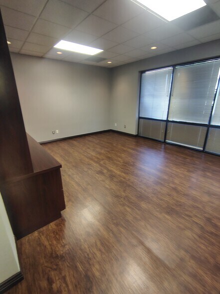 More Photos Of 145 E University Dr, Mesa Office For Lease
