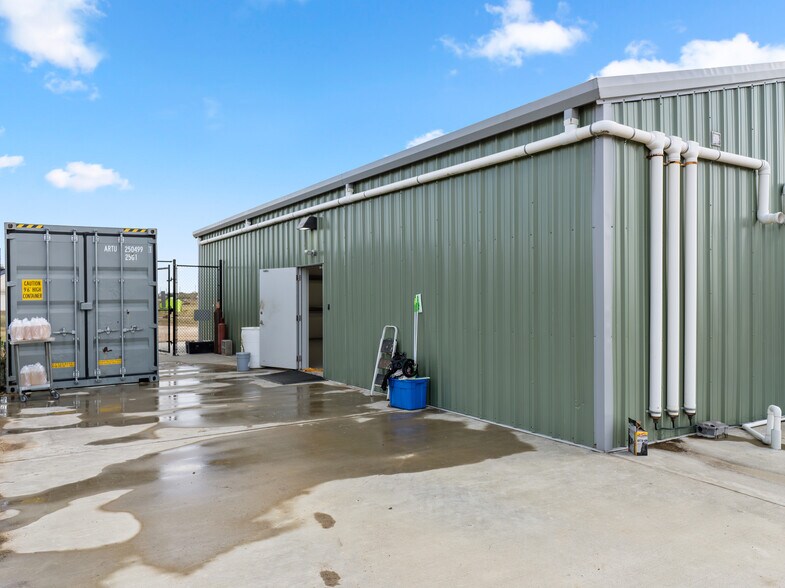 More Photos Of 16640 Highway 36, Needville Industrial For Lease