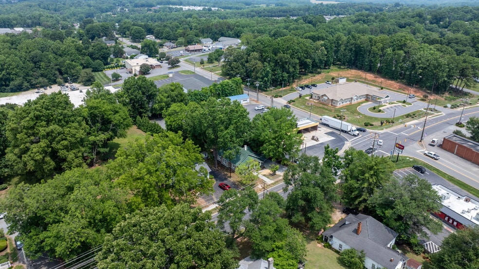 More Photos Of 3084 W Main St, Claremont Office For Sale