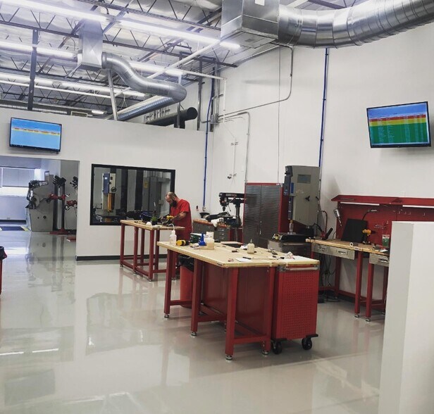 More Photos Of 200-236 Turner Blvd, Saint Peters Showroom For Lease