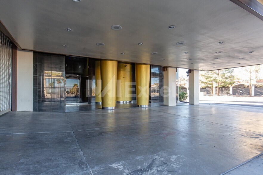 More Photos Of 4710-4740 S Arville St, Las Vegas Bar For Lease