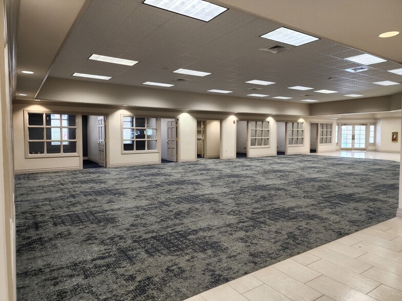 More Photos Of 201 W Reynolds St, Plant City Bank For Lease