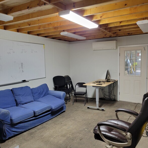 More Photos Of 907 Pulaski Hwy, Goshen Service For Sale