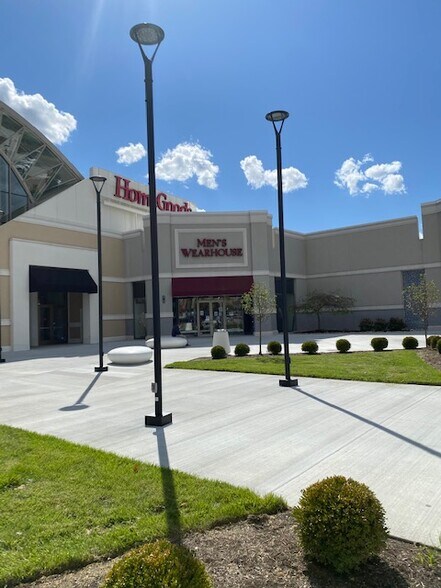 More Photos Of 7800-7852 Montgomery Rd, Cincinnati Unknown For Lease