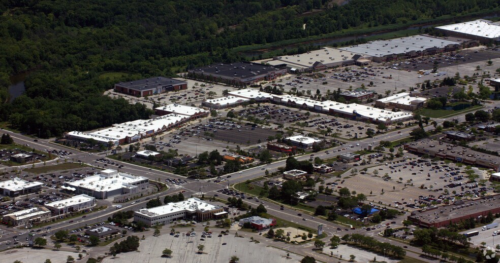 More Photos Of 701 N Milwaukee Ave, Vernon Hills Freestanding For Lease