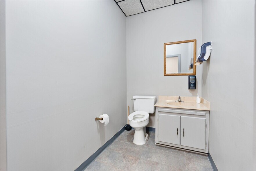 More Photos Of 6735 Whitten Pl, Memphis Service For Sale