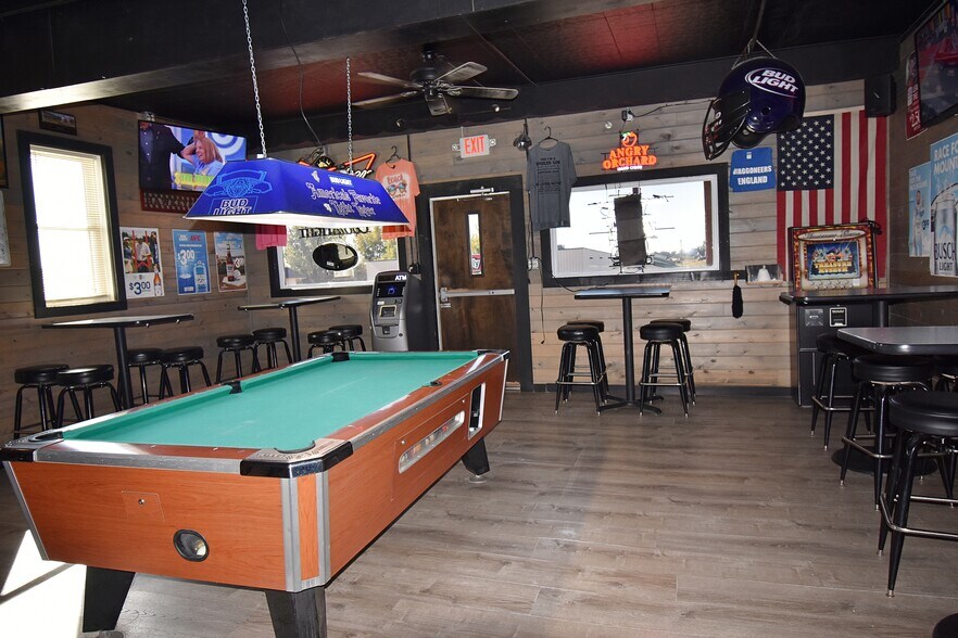 More Photos Of 1826 1st St W, Independence Restaurant For Sale