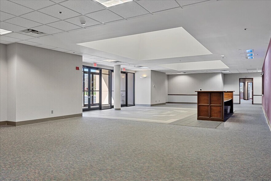 More Photos Of 740 E Ash St, Springfield Office For Lease