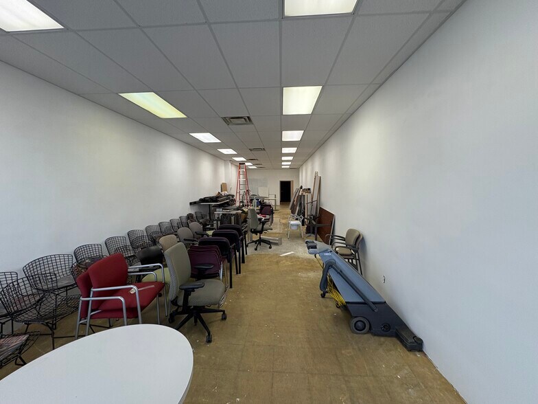 More Photos Of 1001-1100 S Beacon Blvd, Grand Haven Restaurant For Lease