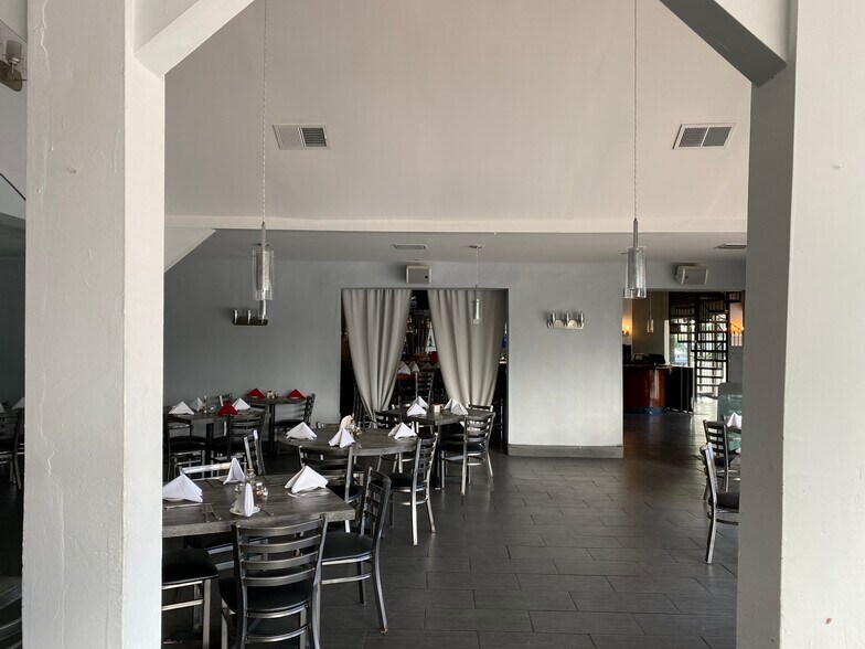 More Photos Of 1810-1818 S Young Cir, Hollywood Restaurant For Sale