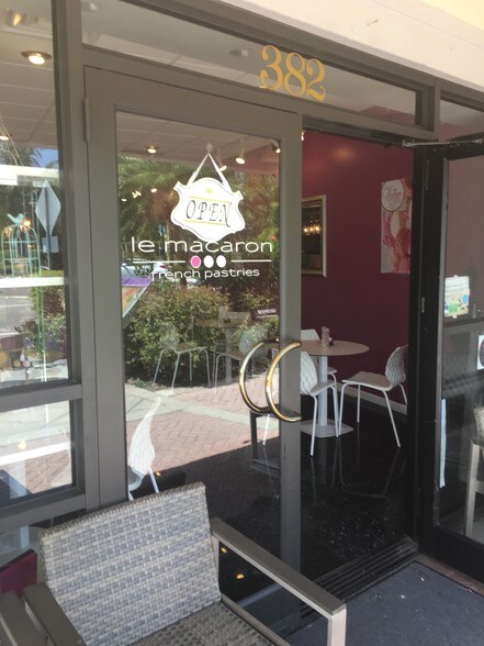 More Photos Of 382 Saint Armands Cir, Sarasota Storefront For Lease