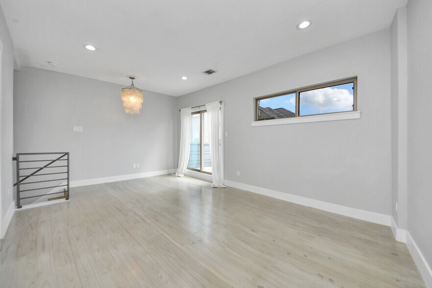 More Photos Of 1708 Winter St, Houston Apartments For Sale