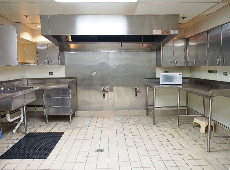 More Photos Of 329-331 S York Rd, Bensenville Daycare Center For Lease