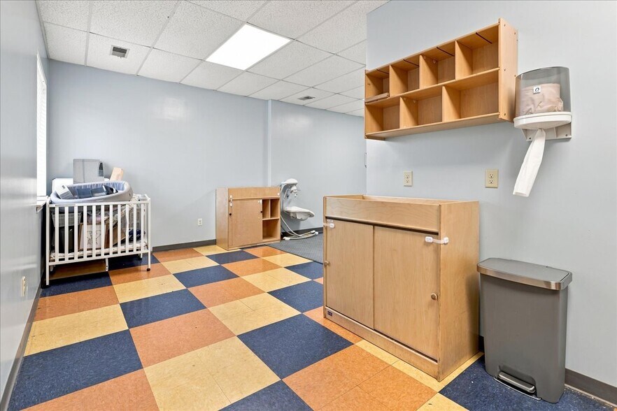More Photos Of 991 Chicago Ave, Harrisonburg Flex For Sale