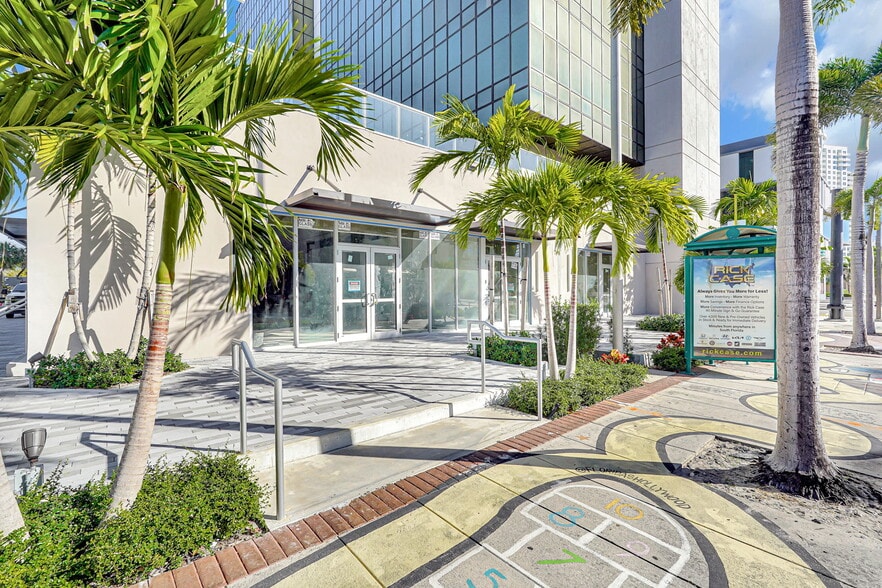 More Photos Of 1909 Tyler St, Hollywood Office For Lease