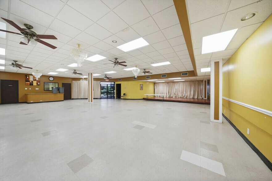 More Photos Of 9207 Country Creek Dr, Houston Office For Sale