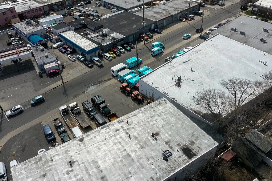 More Photos Of 444 Bayview Ave, Inwood Warehouse For Sale