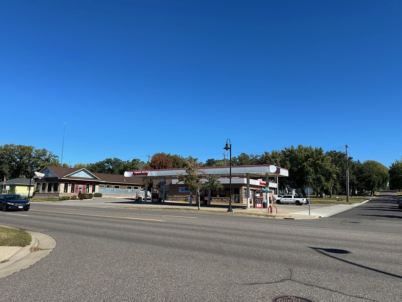 Primary Photo Of 502 Benton Dr N, Sauk Rapids Convenience Store For Lease