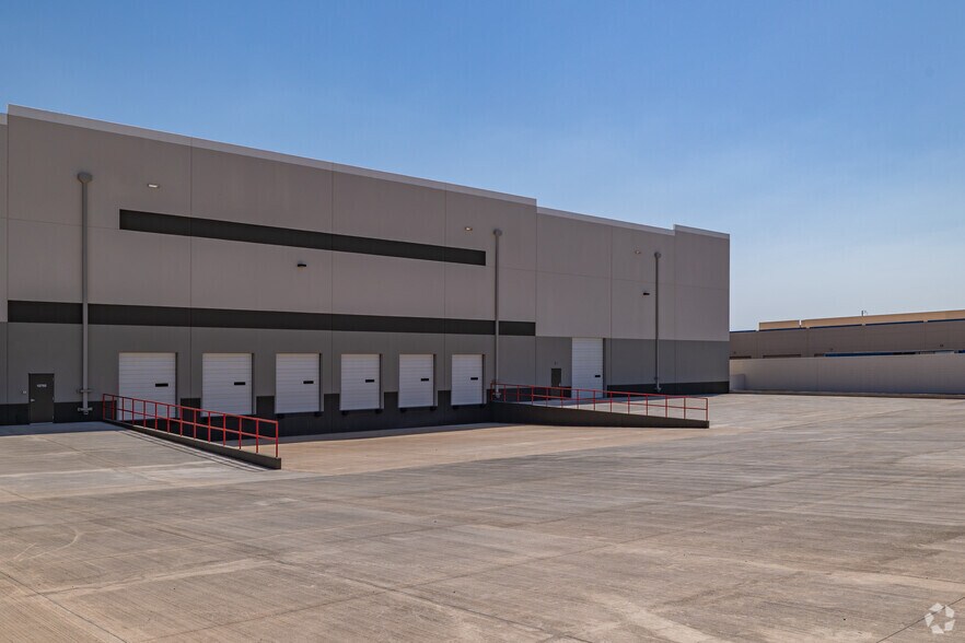 More Photos Of 10760 N 132nd Ave, Surprise Manufacturing For Sale