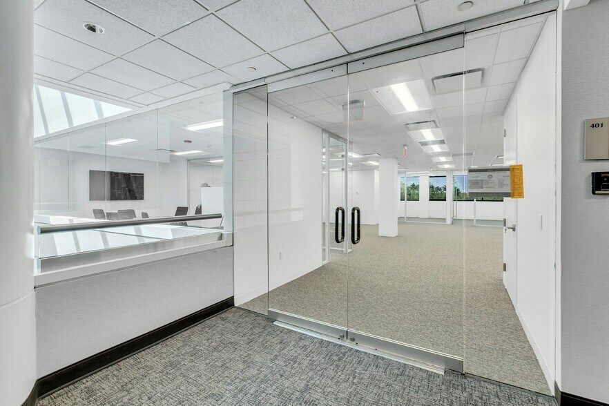 More Photos Of 1000 Woodbury Rd, Woodbury Office For Lease